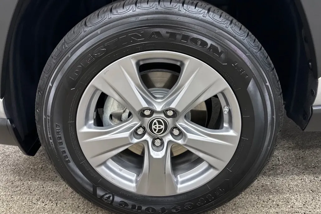 2023 Toyota RAV4 Hybrid LE photo 1