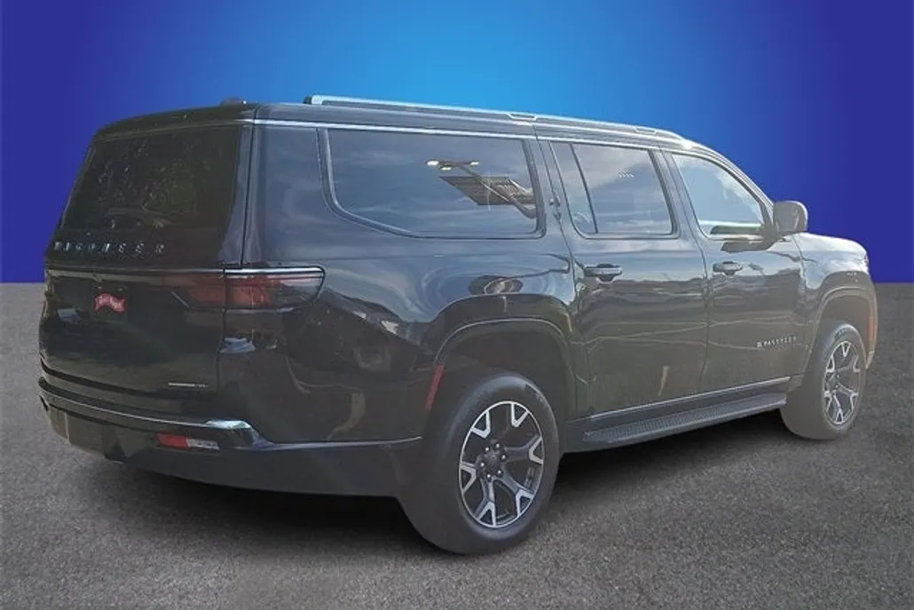 2023 Jeep Wagoneer L Series III photo 1