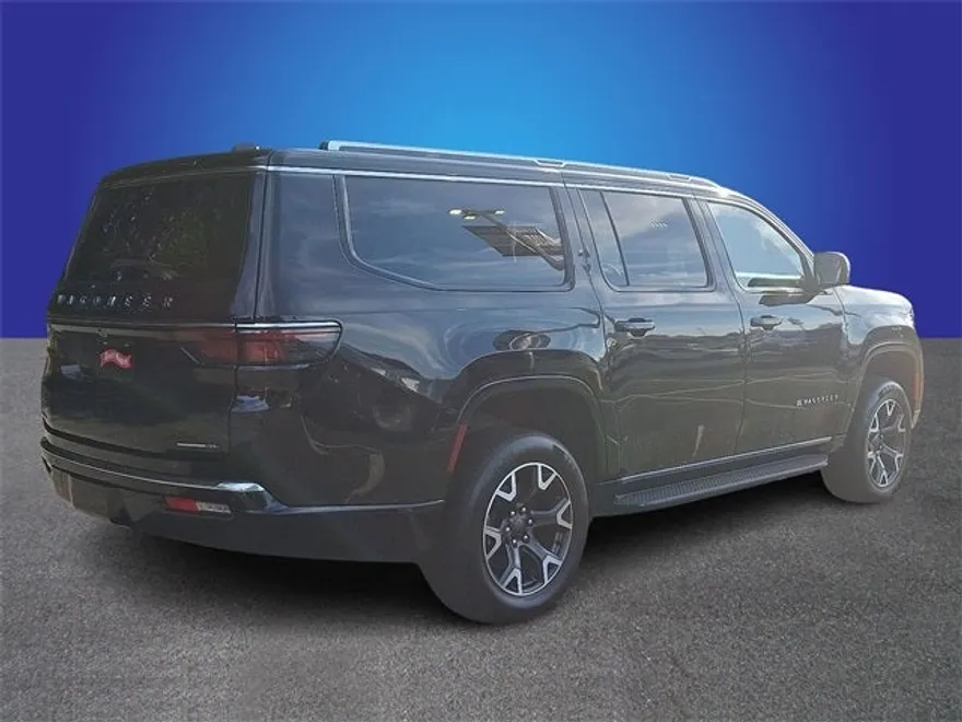 2023 Jeep Wagoneer L Series III photo 1