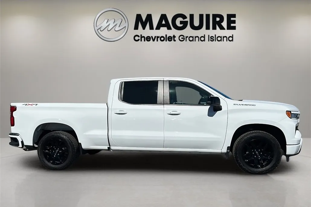 2024 Chevrolet Silverado 1500 RST photo 1