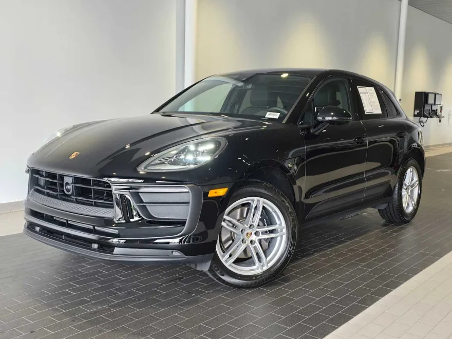 2025 Porsche Macan Base photo 1