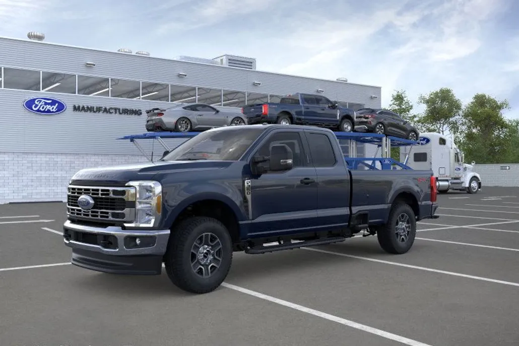 2025 Ford F-350 XLT photo 1