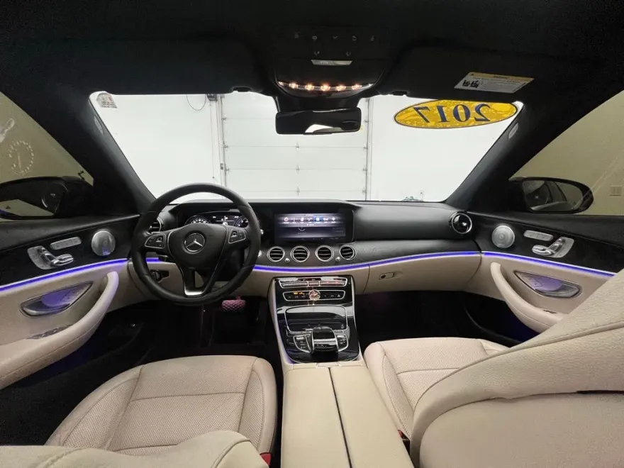 2017 Mercedes Benz E 300 photo 1