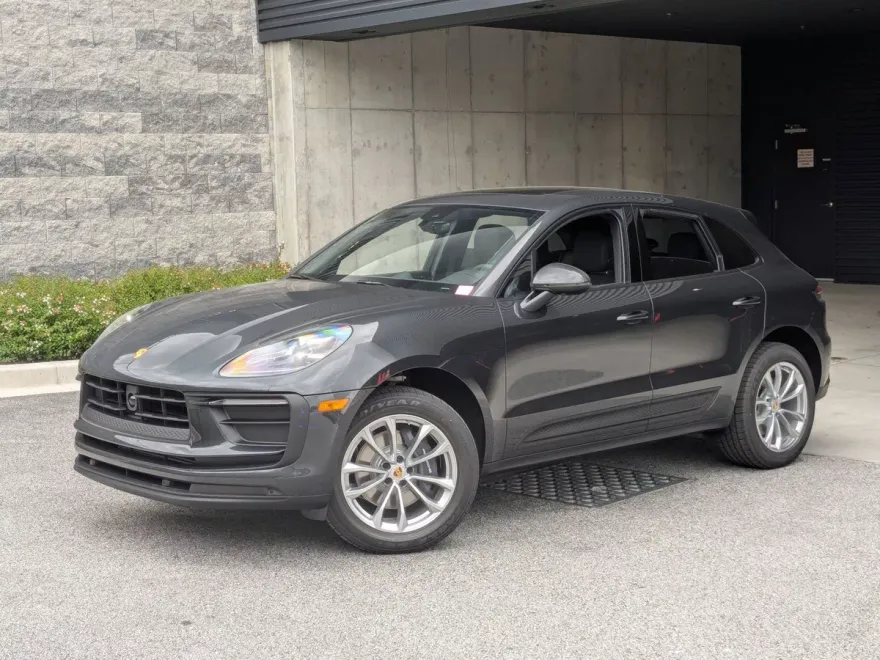 2026 Porsche Macan T photo 1