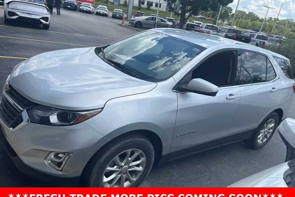 2019 Chevrolet Equinox LT photo 1