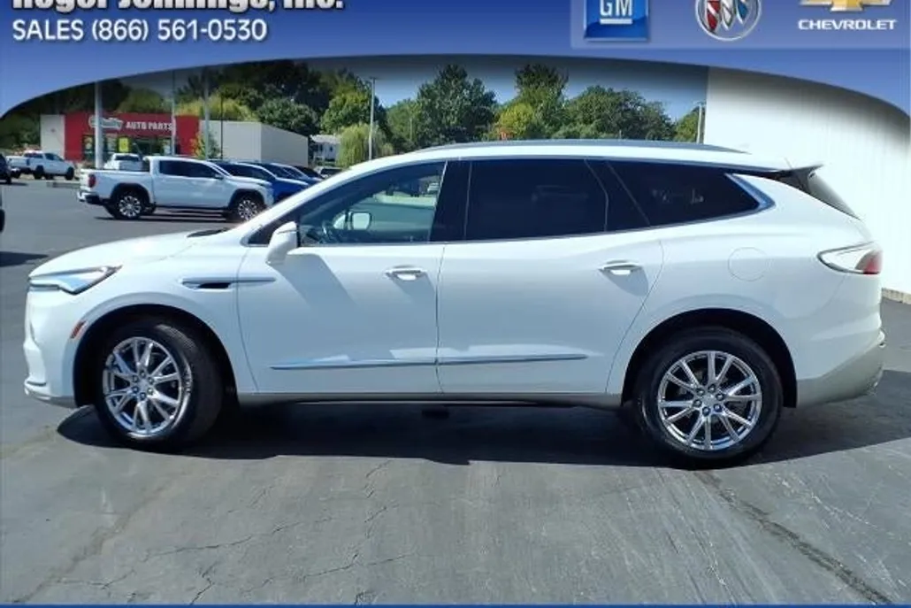 2022 Buick Enclave Essence photo 1