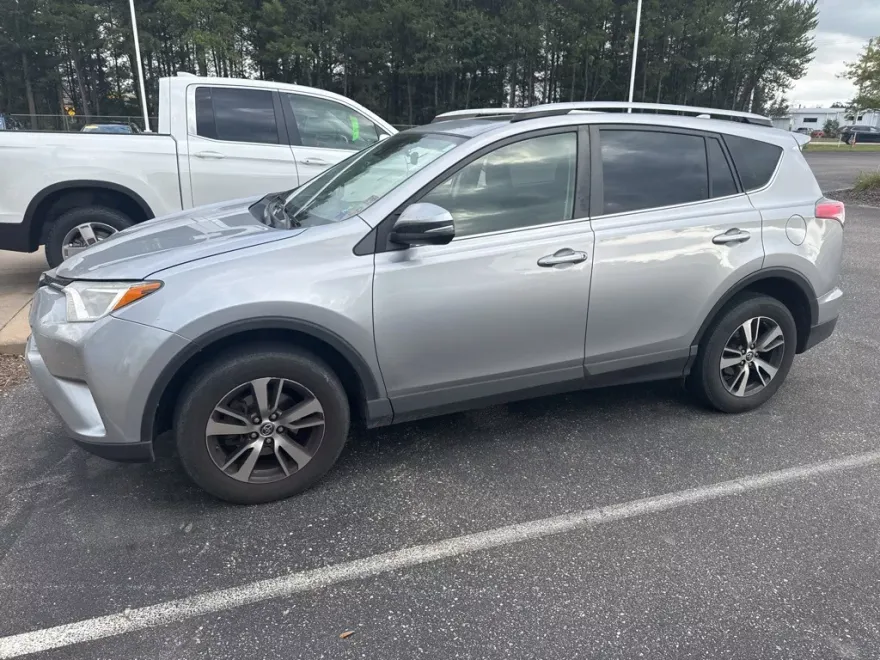 2018 Toyota RAV4 XLE photo 1