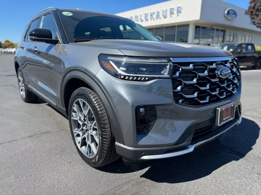 2025 Ford Explorer Platinum photo 1