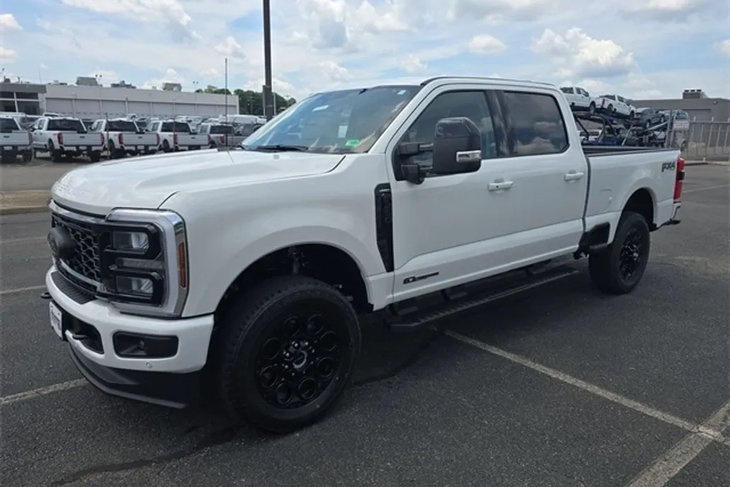 2025 Ford F-250 Lariat photo 1