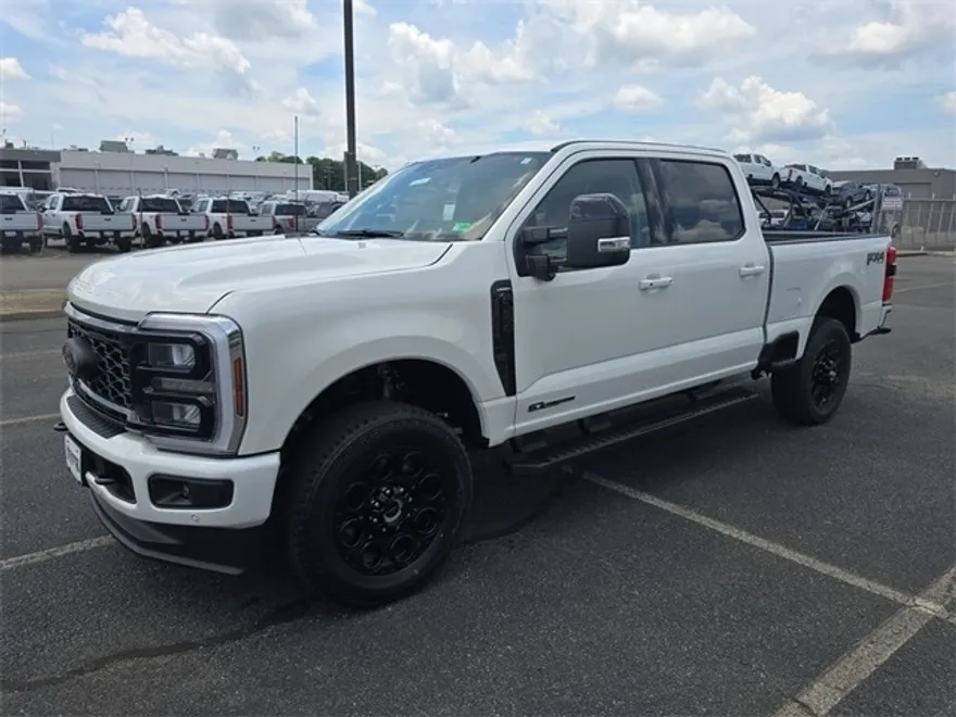 2025 Ford F-250 Lariat photo 1