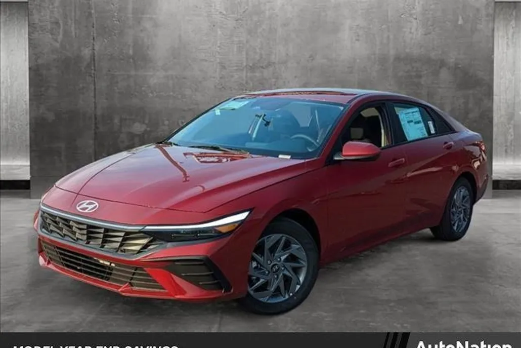 2024 Hyundai Elantra SEL photo 1