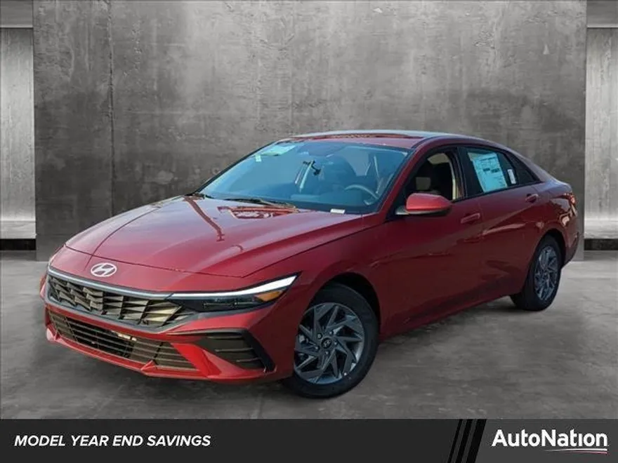 2024 Hyundai Elantra SEL photo 1