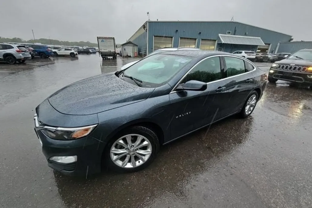 2021 Chevrolet Malibu 1LT photo 1
