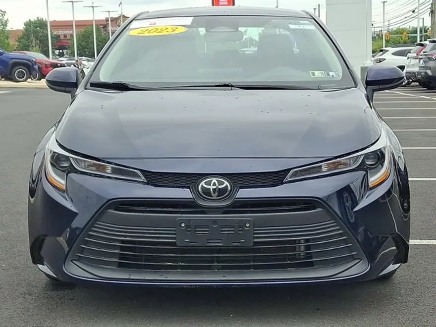 2023 Toyota Corolla LE photo 1