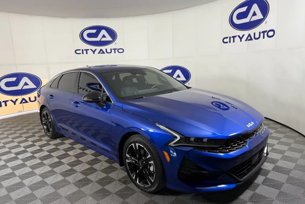 2023 Kia K5 GT-Line photo 1