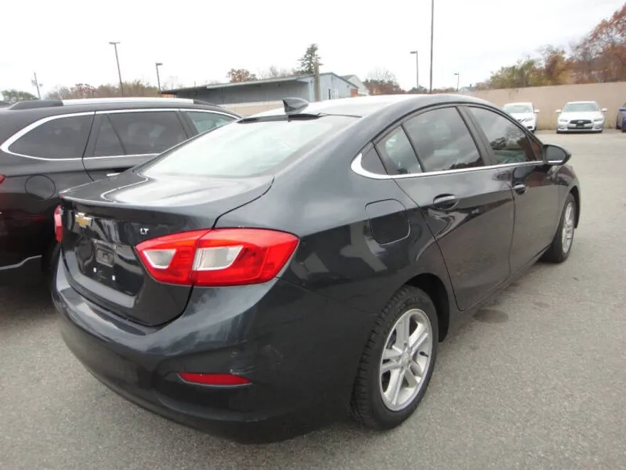 2017 Chevrolet Cruze LT photo 1