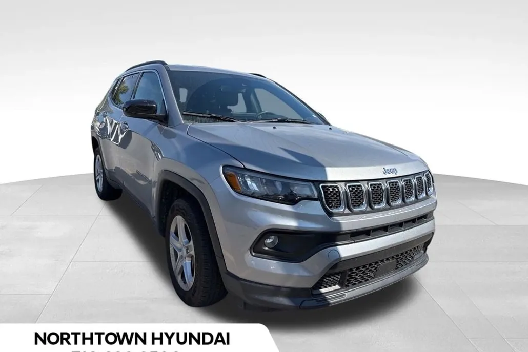 2024 Jeep Compass Latitude photo 1