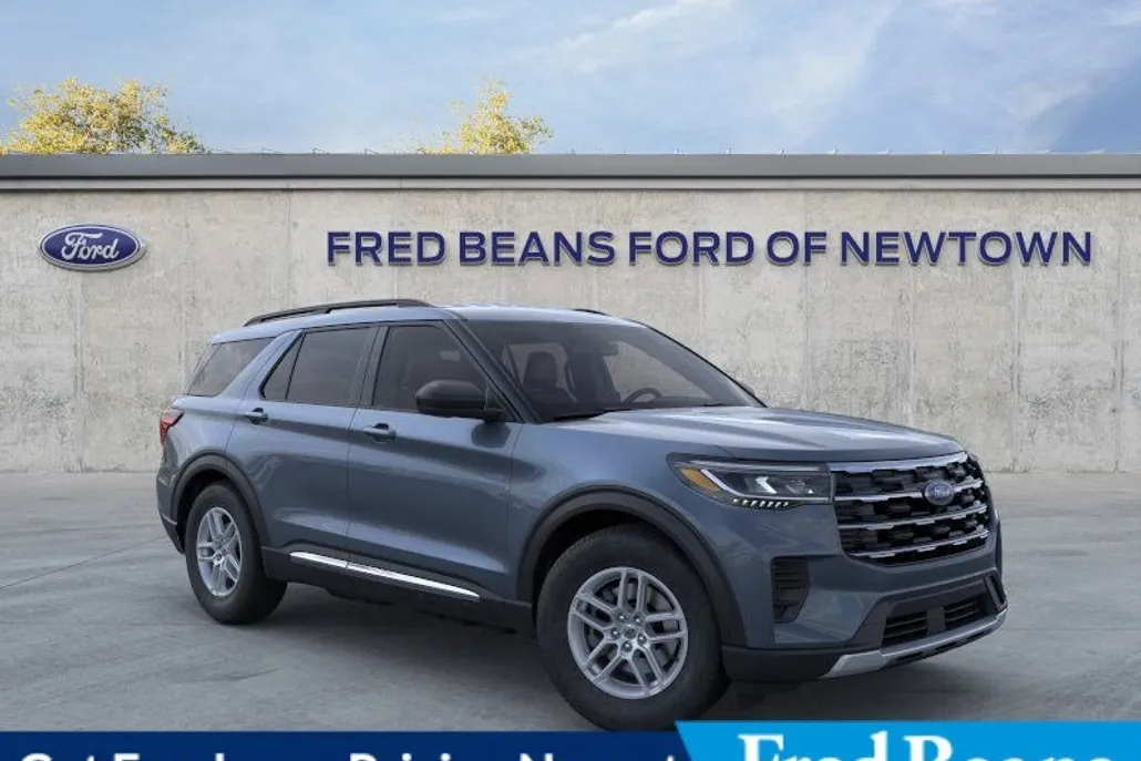 2025 Ford Explorer photo 1