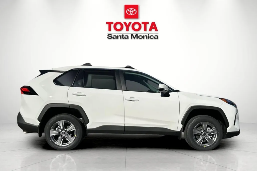 2025 Toyota RAV4 XLE photo 1