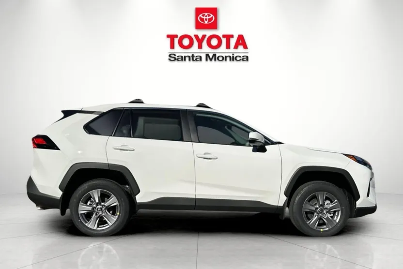 2025 Toyota RAV4 XLE photo 1