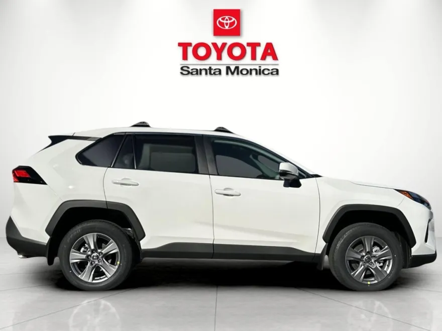 2025 Toyota RAV4 XLE photo 1