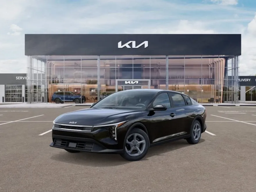 2025 Kia K4 LXS photo 1