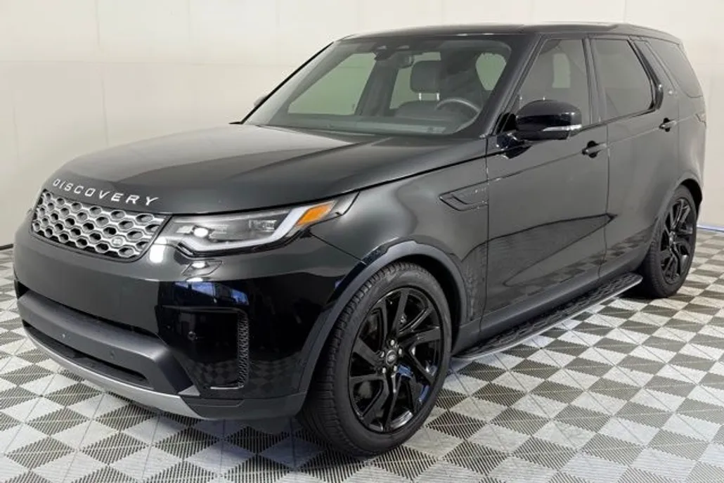 2023 Land Rover Discovery S photo 1