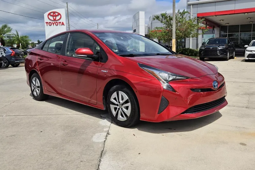 2018 Toyota Prius Two photo 1