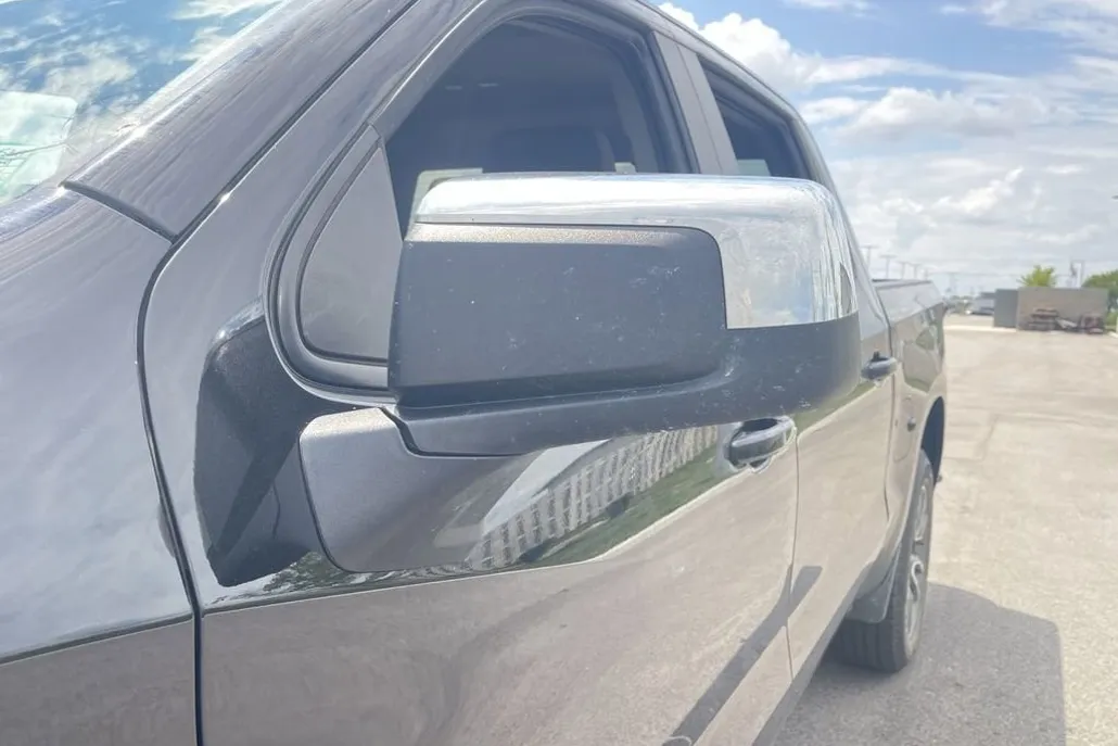2024 Chevrolet Silverado 1500 LT photo 1