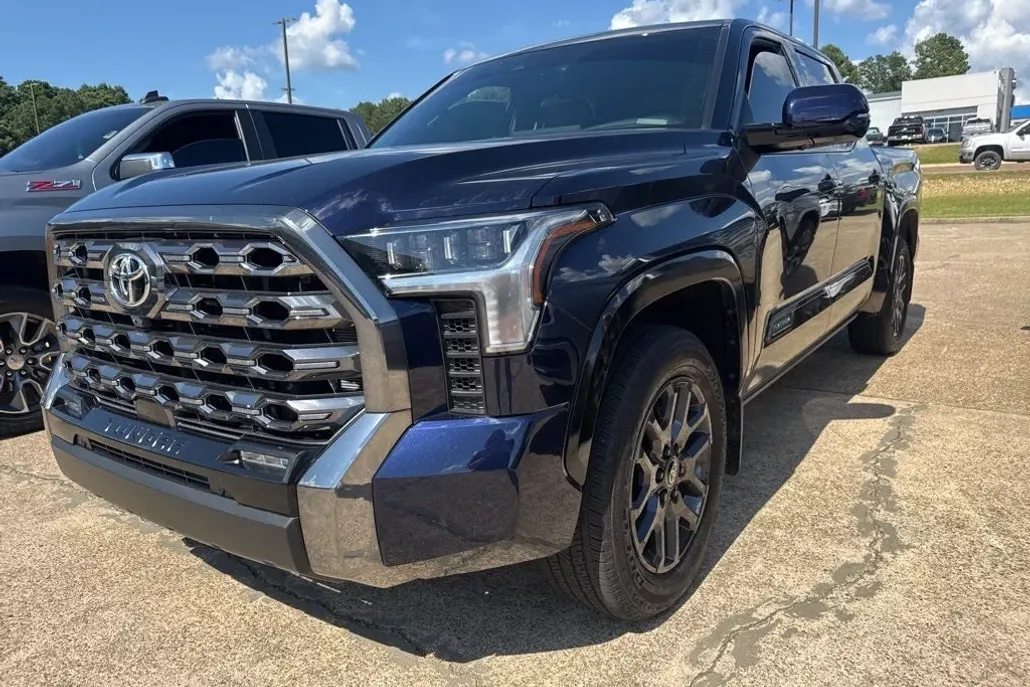 2025 Toyota Tundra Platinum photo 1