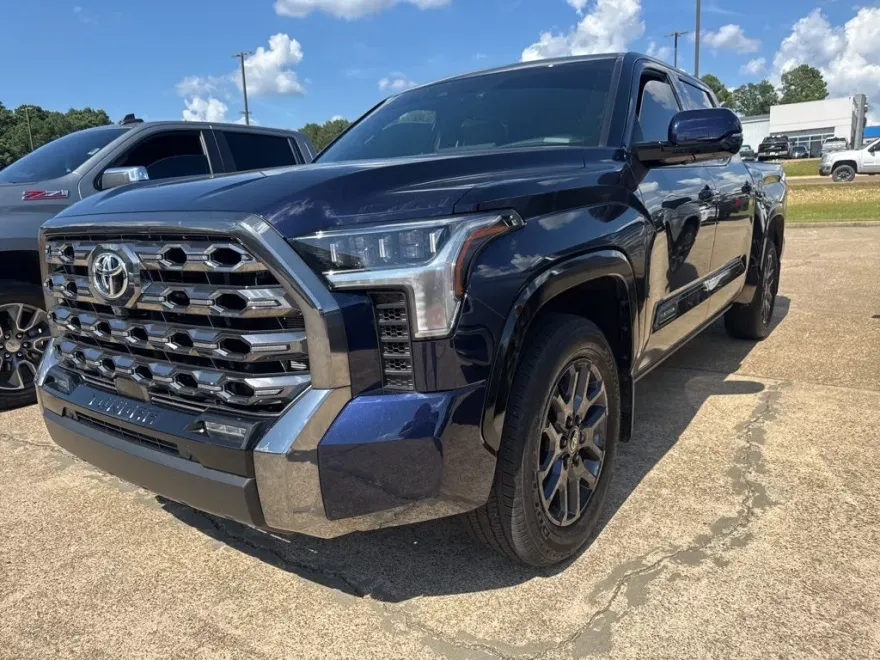 2025 Toyota Tundra Platinum photo 1
