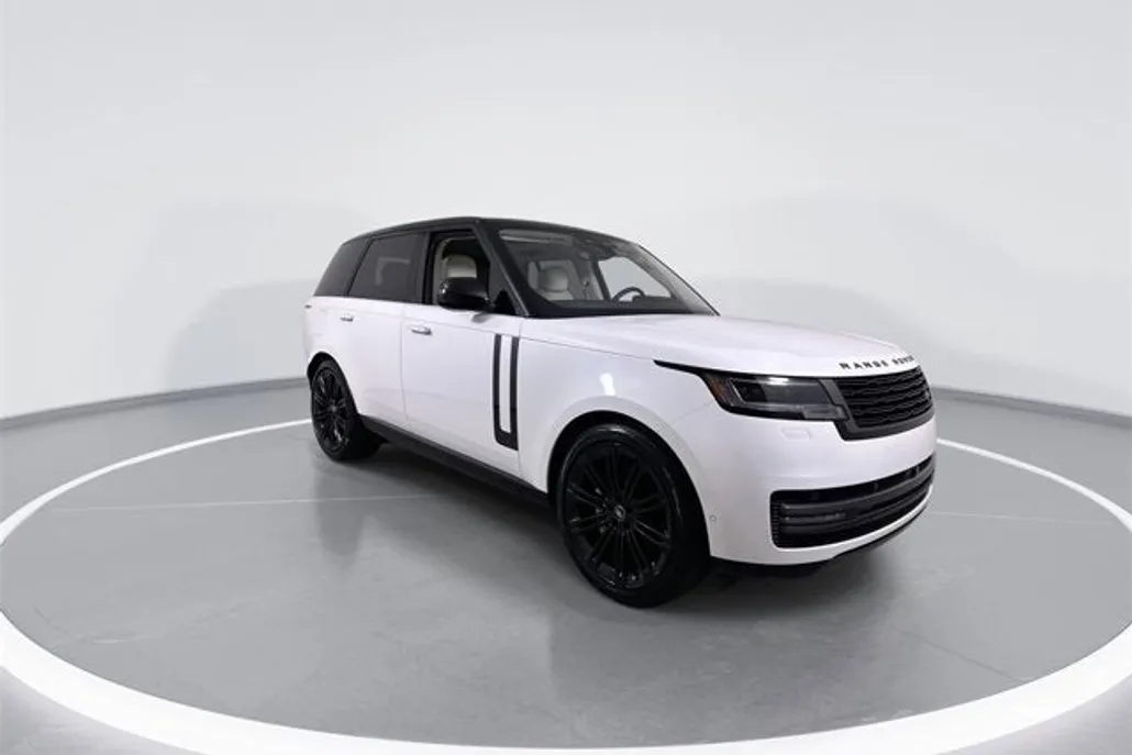 2024 Land Rover Range Rover SE photo 1