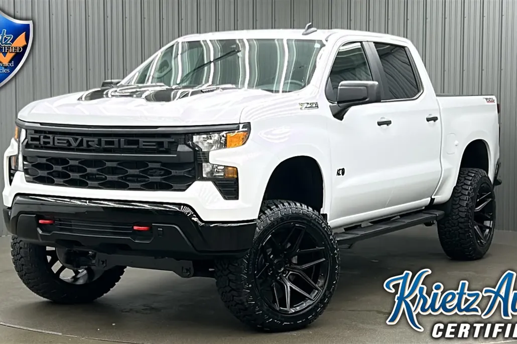 2024 Chevrolet Silverado 1500 Custom Trail Boss photo 1