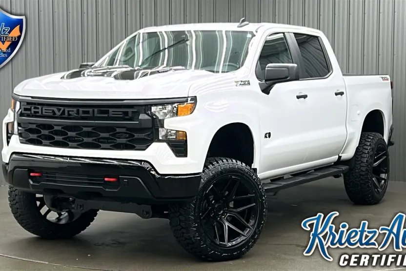 2024 Chevrolet Silverado 1500 Custom Trail Boss photo 1