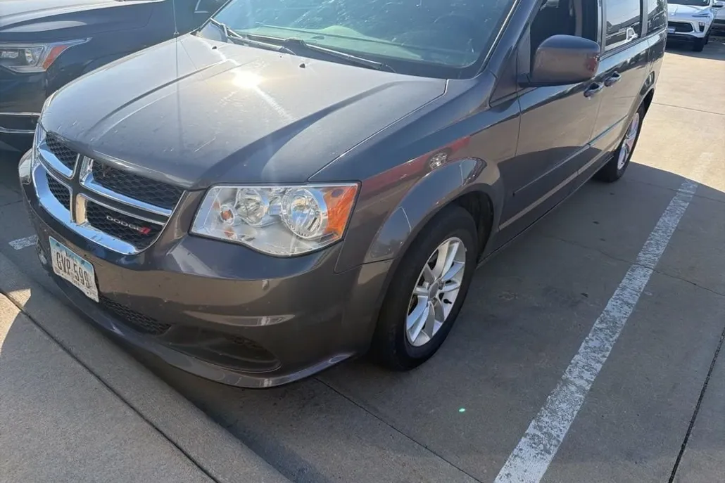 2016 Dodge Grand Caravan SXT photo 1