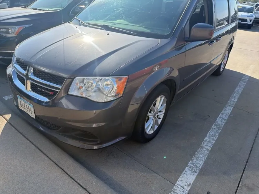 2016 Dodge Grand Caravan SXT photo 1