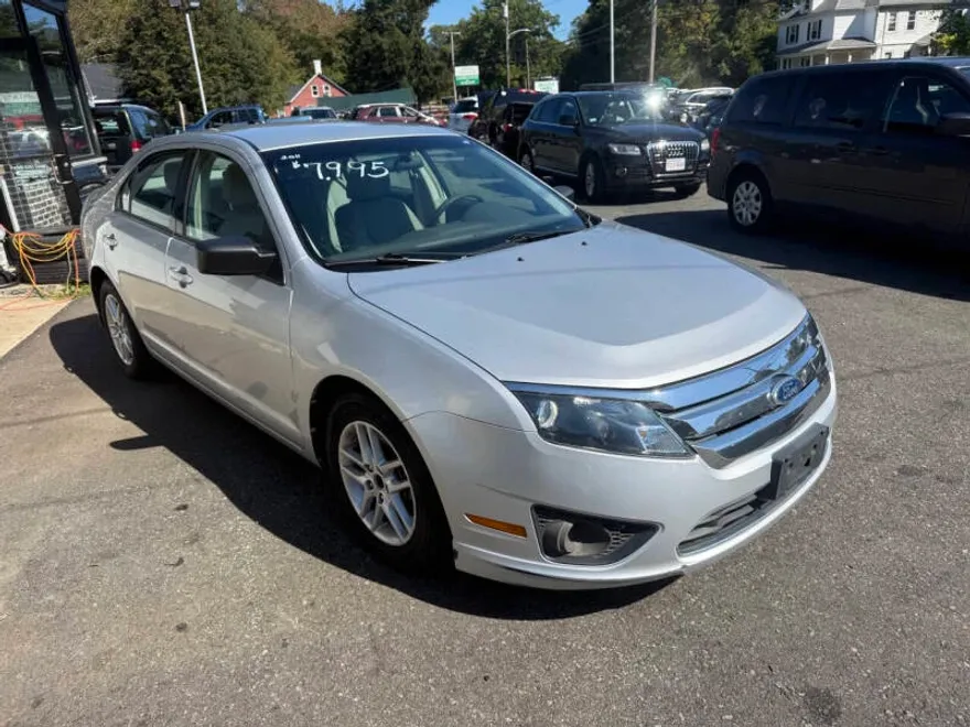 2011 Ford Fusion S photo 1