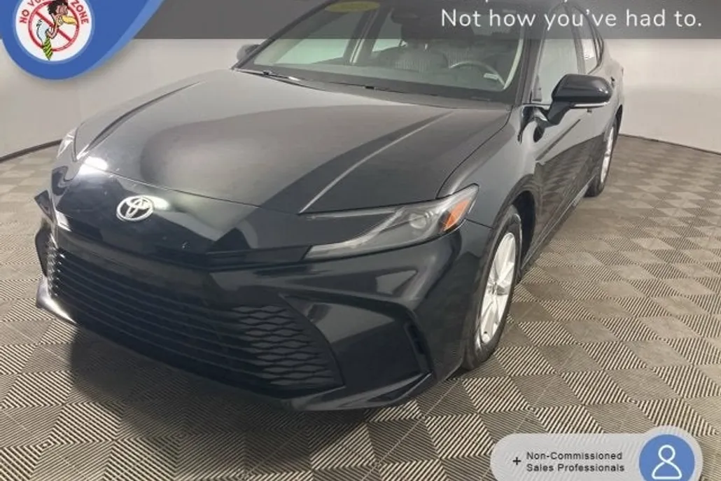 2025 Toyota Camry LE photo 1
