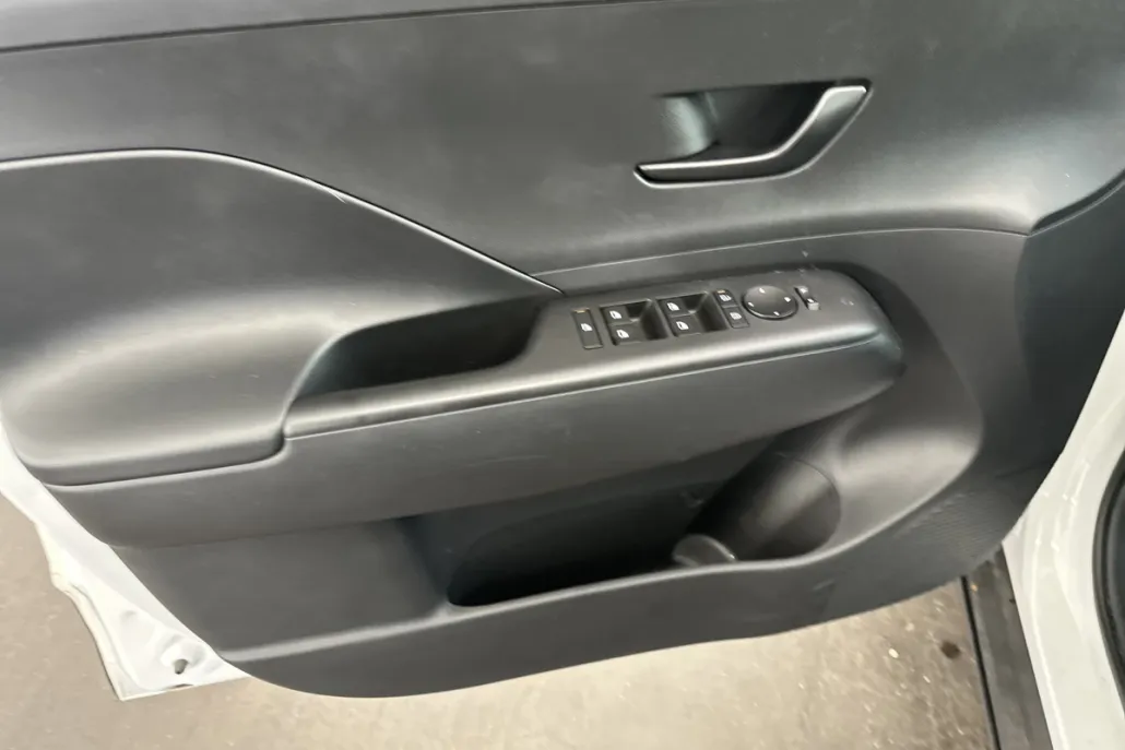 2024 Hyundai Kona SE photo 1