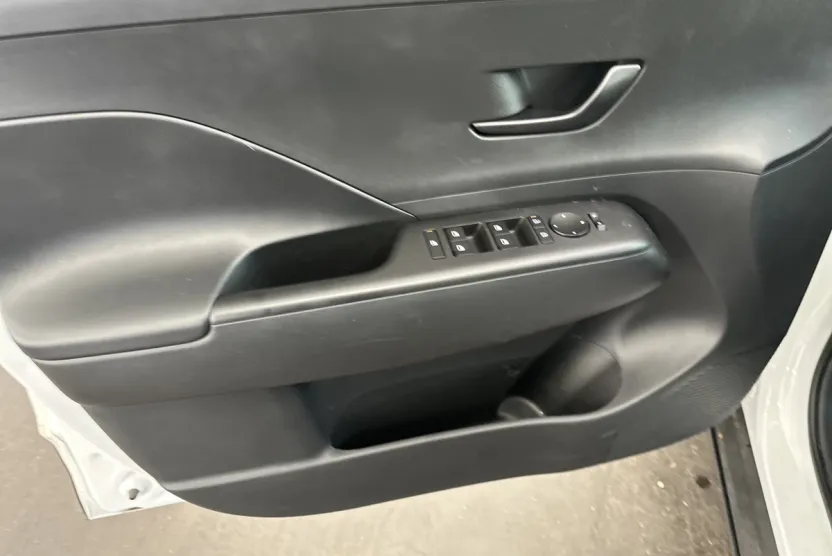 2024 Hyundai Kona SE photo 1