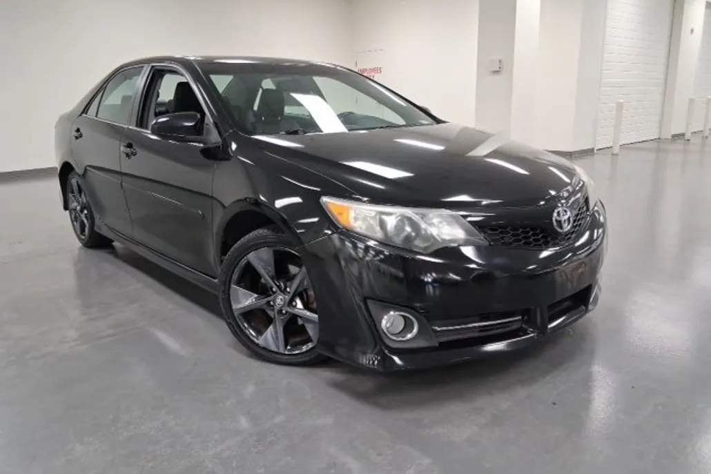 2014 Toyota Camry SE photo 1