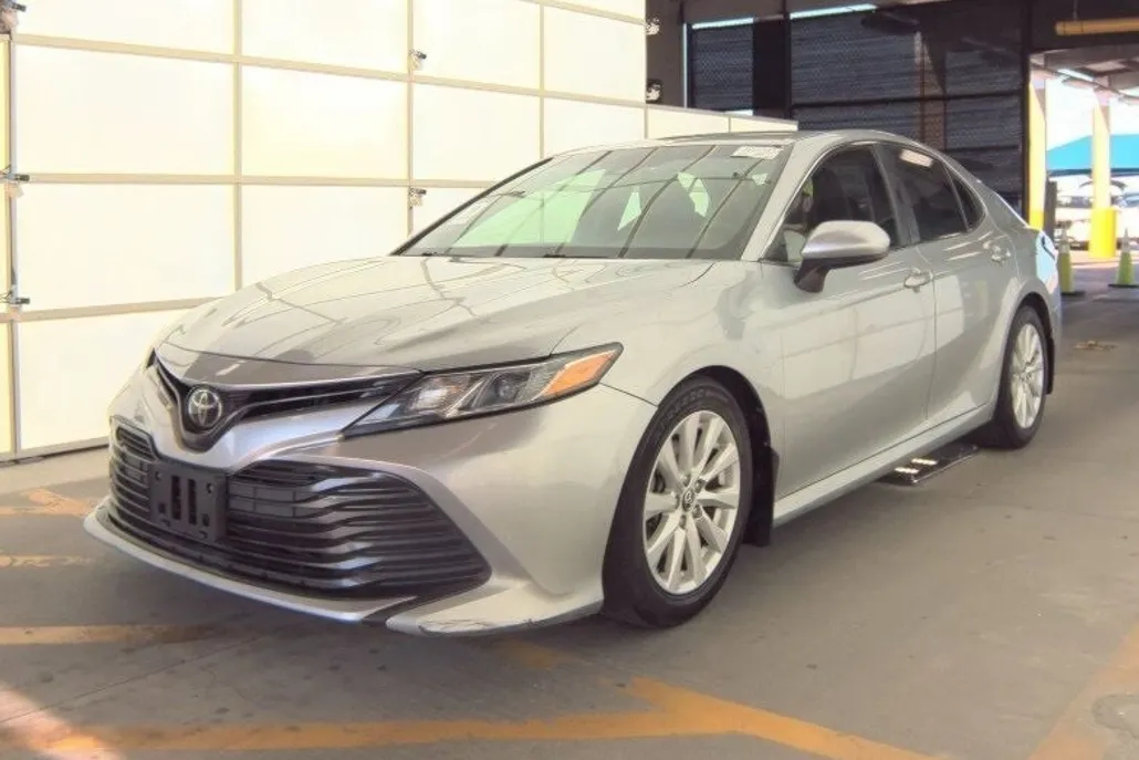 2018 Toyota Camry L photo 1