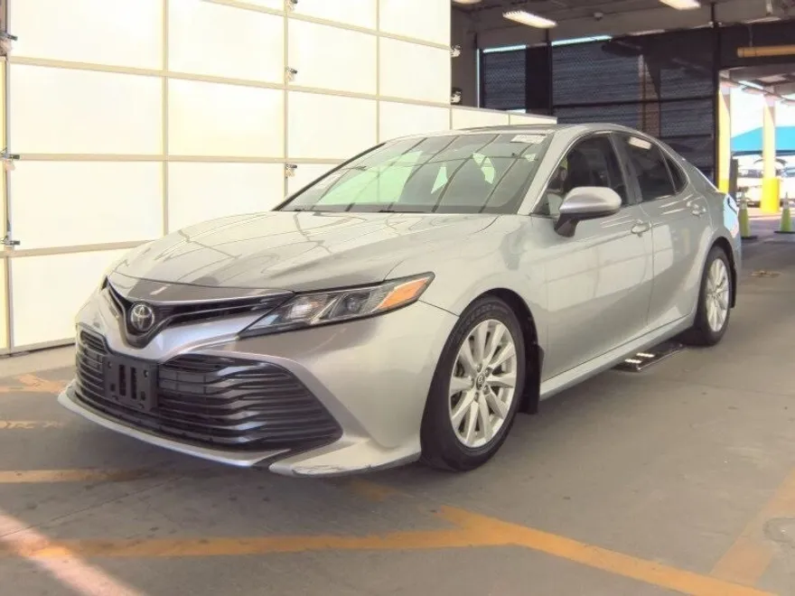 2018 Toyota Camry L photo 1