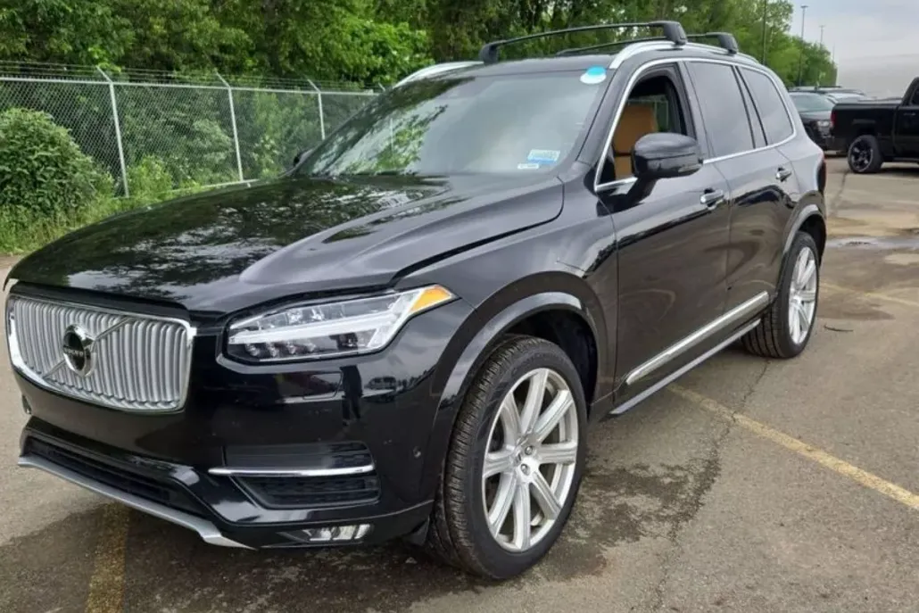 2016 Volvo XC90 T6 photo 1