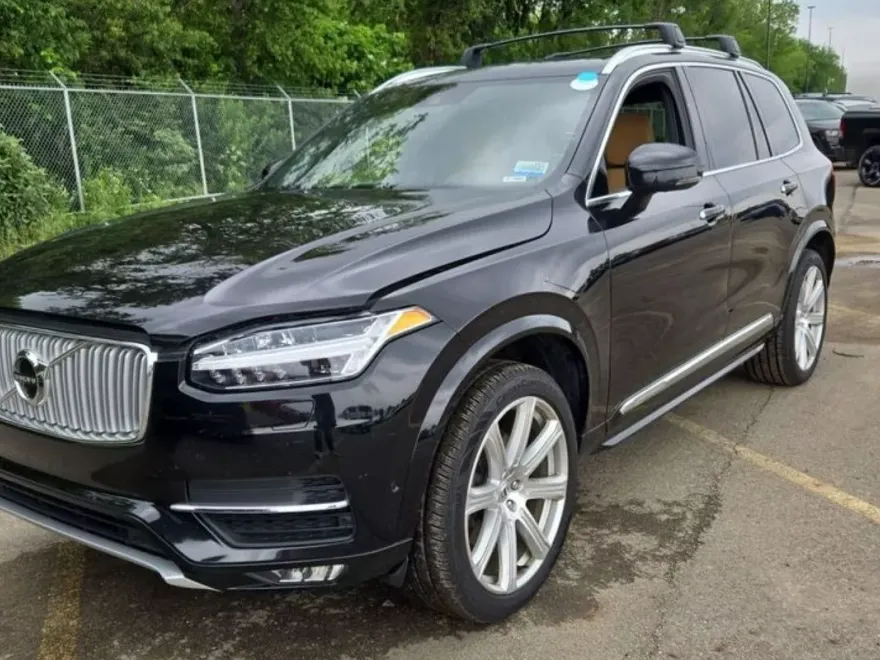 2016 Volvo XC90 T6 photo 1