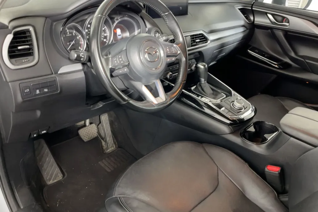 2023 Mazda CX-9 Touring photo 1