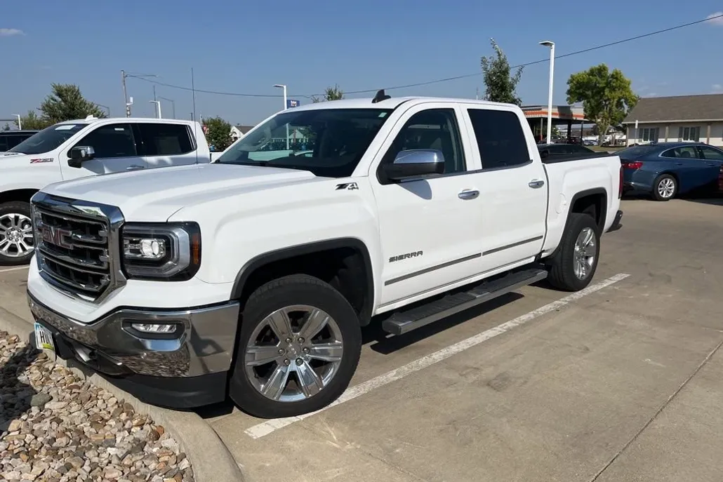 2017 Gmc Sierra 1500 SLT photo 1