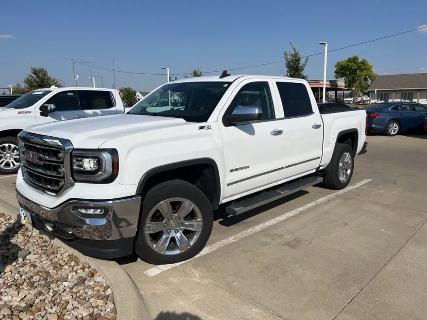 2017 Gmc Sierra 1500 SLT photo 1