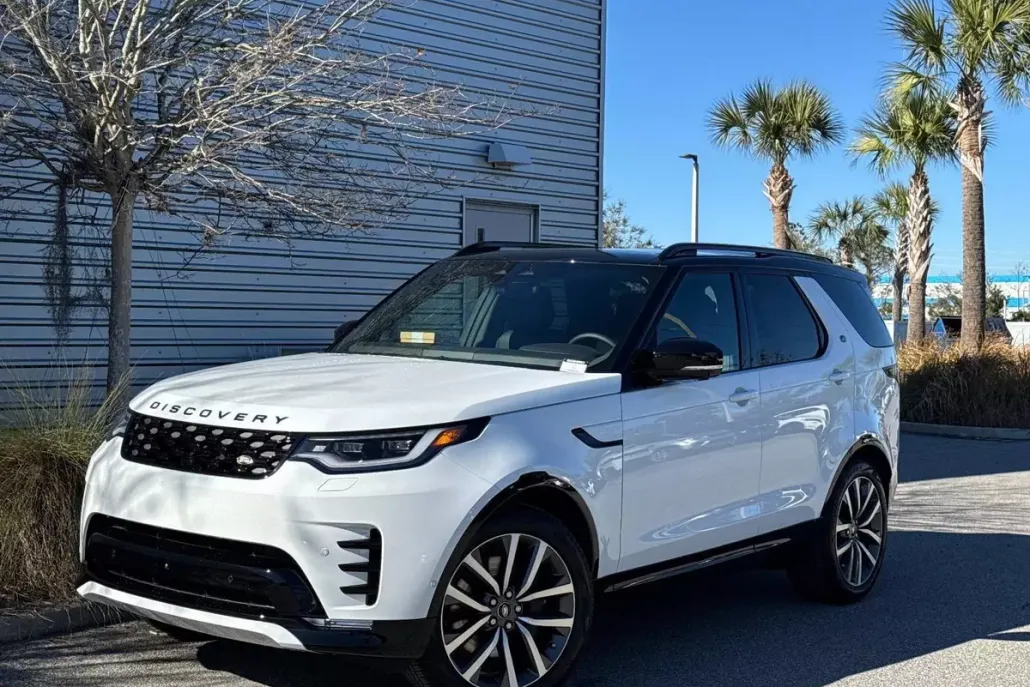 2025 Land Rover Discovery SE photo 1