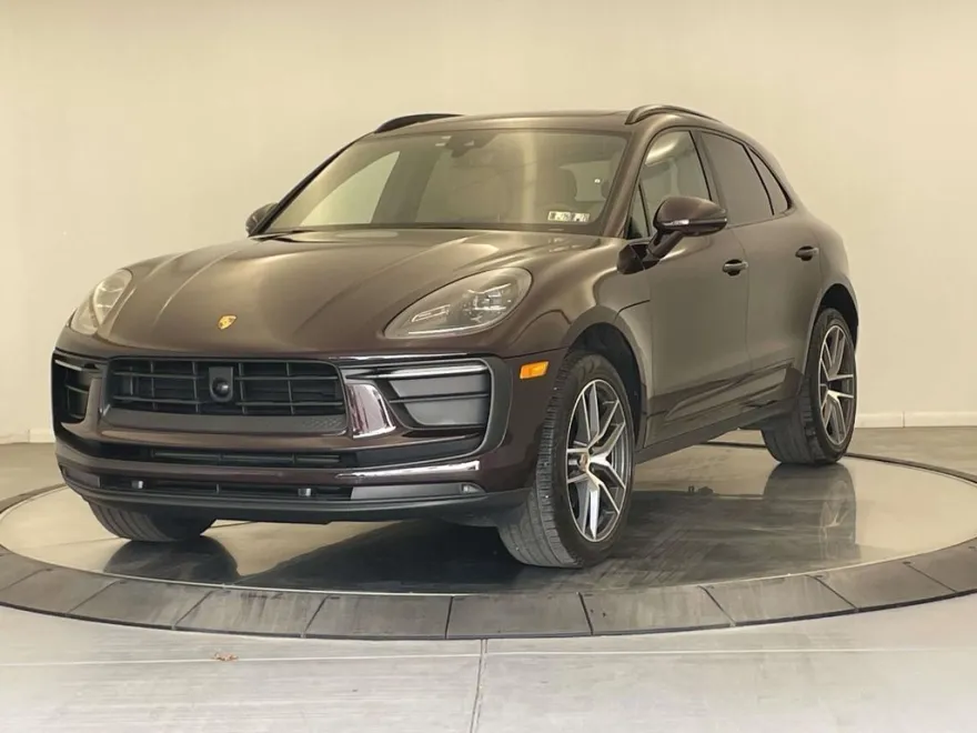 2024 Porsche Macan Base photo 1
